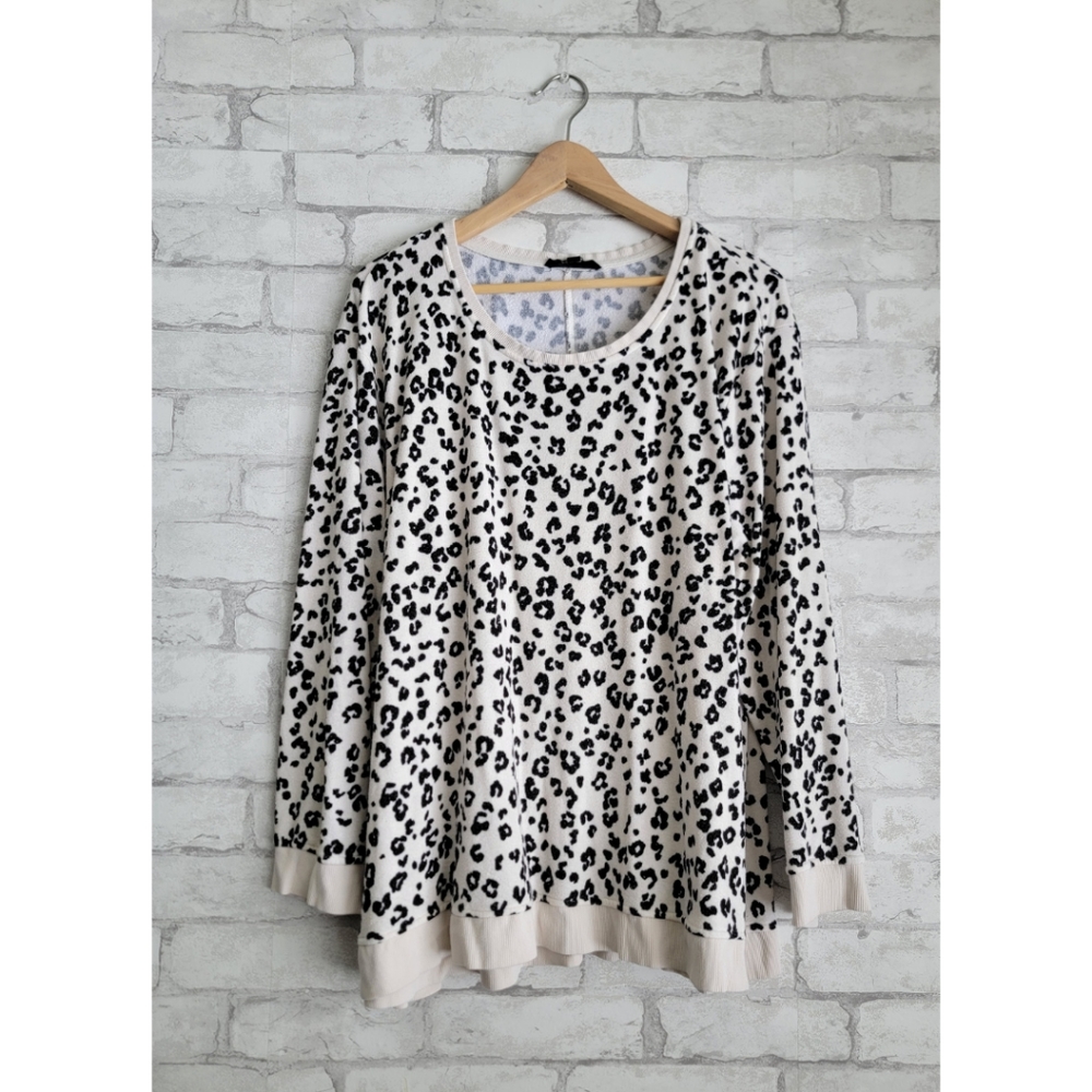 Jane + Delancey Leopard Print Sweater 🐆